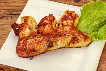 Roasted chicken wings with spices