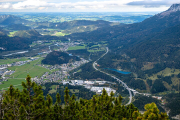 Fototapeta premium Reutte und der Fernpass von oben