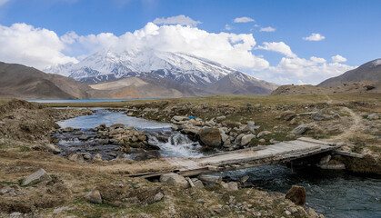 Fototapeta na wymiar View of the karakoram mountain range from the Karakul lake, Xinjiang Province, China