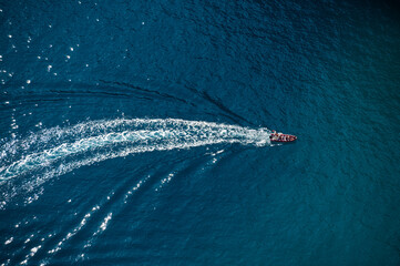 Above view of motorboat with wake in the sea - obrazy, fototapety, plakaty