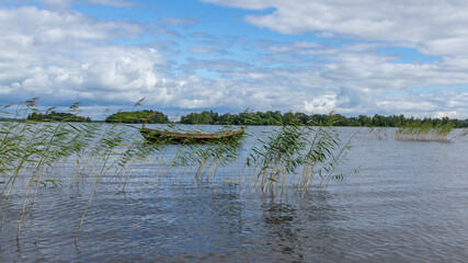 Fototapeta na wymiar Boat on the lake in reeds