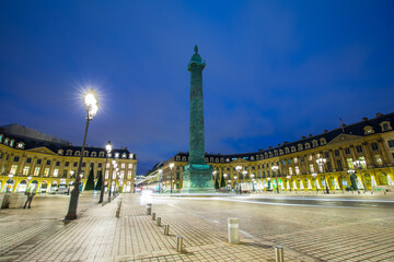Fototapeta na wymiar vendome square in paris at night