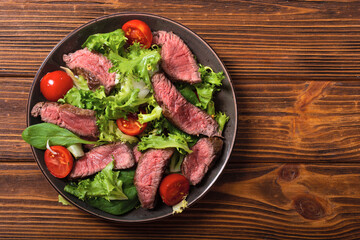 Salad with grilled beef medium roast