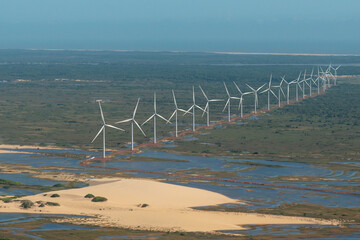 Geradores de energia eólica no Piauí, Parnaíba.  © Zig Koch