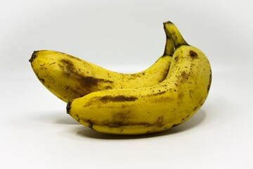 Slightly over-ripe bananas. They are still suitable for consumption. An example of no-waste food that would be thrown out in the store