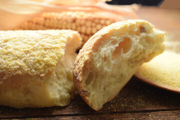 Pane con farina di mais ft0209_0170 Pan con harina de maíz Kruh s kukuruznim brašnom