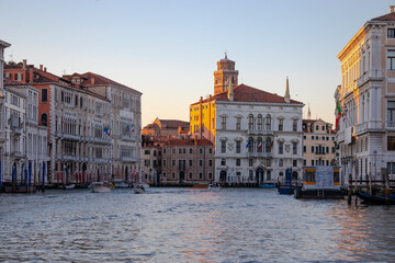 Fototapeta premium The setting sun glowing against buildings lining the Grand Canal 