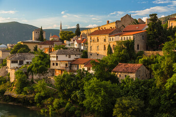 Obraz premium ボスニア・ヘルツェゴビナ モスタルの旧市街の街並み