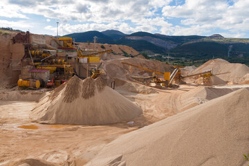 Gravel pit with stone crushing mills and gravel distribution belts according to size