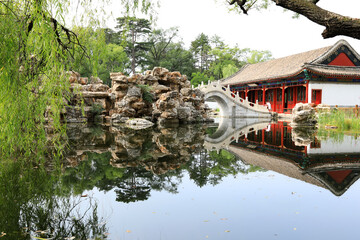 Fototapeta na wymiar Ancient Chinese garden architecture south of the Yangtze River
