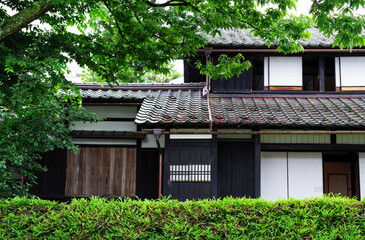 日本の伝統的な古民家の外観