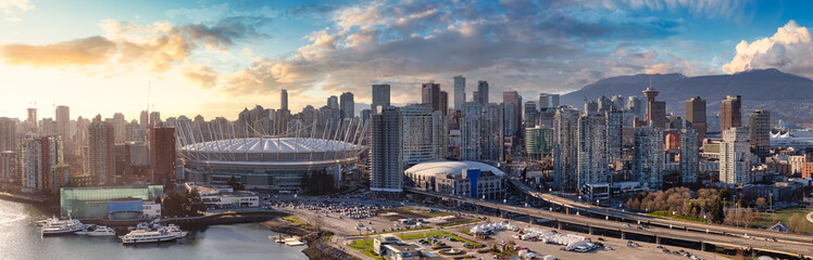 Obraz premium Downtown Vancouver, British Columbia, Canada. Aerial Panoramic View of a Modern Touristic City on the West Coast. Dramatic Colorful Sunset. Urban Cityscape Skyline