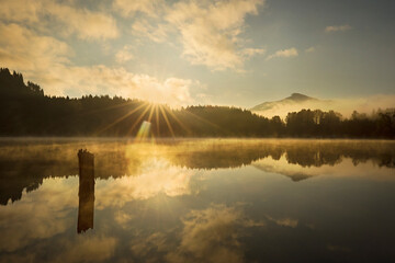 Beautiful sunrise over mineral lake in washington state. calm morning with clouds and reflections