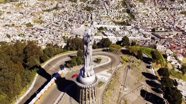 El Panecillo, Virgen de Legarda. Quito - Ecuador 