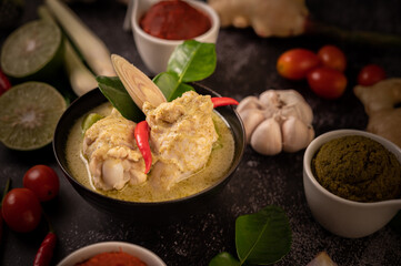 Green curry made with chicken, chili, and basil, with tomato, lime, kaffir lime leaves and garlic.