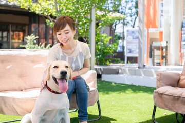 犬と女性
