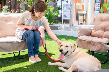 犬と女性
