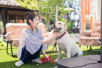 犬と女性  © buritora