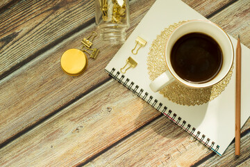 커피와 가을느낌 이미지