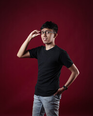 Naklejka premium Young men in empty black T-shirts, stylish and posing like famous T-shirt models. Men's t-shirt template and mockup design for print.