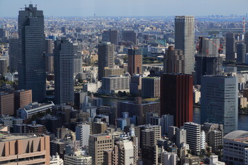 Fototapeta premium 隅田川沿いに建ち並ぶオフィスビル群