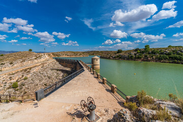 Fototapeta na wymiar Almansa antique dam, one of the oldest in europe