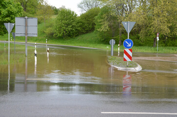 Überflutete Straße bei Erpfingen