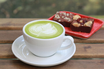 mattcha green tea latte with Chocolate brownies