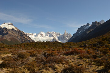 Fototapeta premium Sunset over El Chalten and hiking at Fitz Roy in Patagonia, Argentina