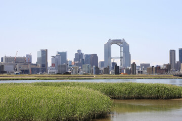 淀川河川敷からみる大阪