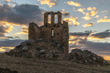 Obraz premium Ruins of the Ermita de San Medel in Valseca (Segovia, Spain)