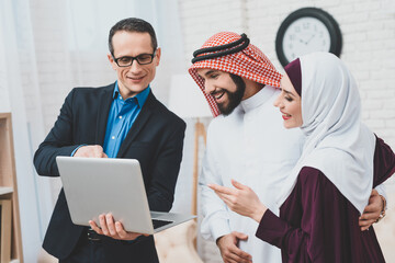 Fototapeta premium A young couple of Arabs standing in the office.