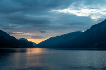 Stimmungsvoller Sonnenuntergang am Walensee
