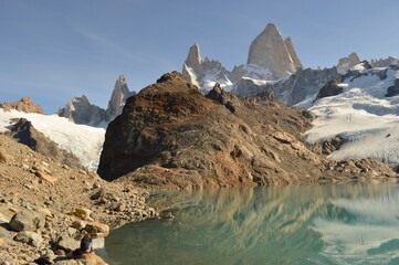Obraz premium Hiking around the turquoise glacial lakes around El Chaltén, Laguna de Los Tres and Fitz Roy mountains in Patagonia, Argentina