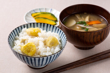 栗ご飯のある食卓