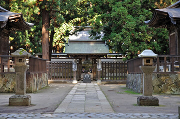 晩秋の米沢・米沢藩主上杉家廟所