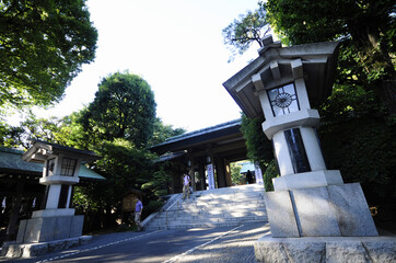 東郷神社の三門