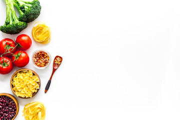 Obraz na płótnie Canvas Vegan food cooking ingredients - vegetables and herbs top view