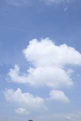 爽やかな青空と白い雲