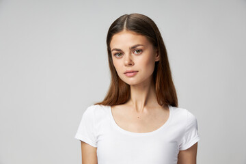Obraz premium Pretty woman white t-shirt close-up glamor 