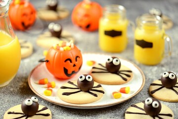 Halloween spider cookies cute treats for halloween kids party.