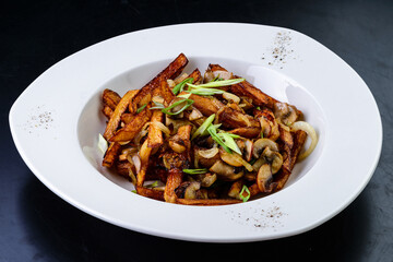 fried potatoes with mushrooms