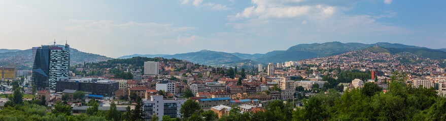 Fototapeta na wymiar ボスニア・ヘルツェゴビナ　サラエボの丘から見える市街地 