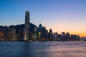 香港　ビクトリア・ハーバーと香港島の夜景
