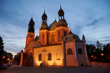 Fototapeta na wymiar Bazylika Świętych Apostołów Piotra i Pawła w Poznaniu