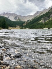 Fototapeta na wymiar lac et montagnes