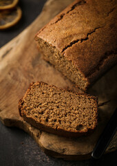 Cake pain d'épice fait maison en tranche