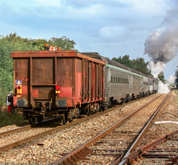 Naklejka premium Train à vapeur de marchandises et voyageurs ancien. Somme. Picardie. Hauts-de-France