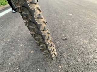 Old bicycle tires that break on the concrete floor