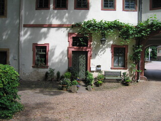 Fototapeta na wymiar Künstlerhaus am Schloss Fürstenau in Steinbach bei Michelstadt
